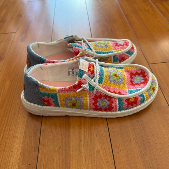 hey dude Wendy Crochet Squares Pink Multicolor Women Size 8 - Picture 2 of 7